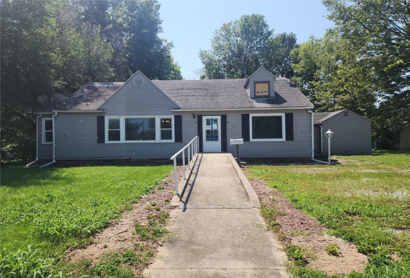 1304 Saint Louis Avenue, Vandalia, Illinois 62471, 2 Bedrooms Bedrooms, 8 Rooms Rooms,2 BathroomsBathrooms,Residential,For Sale,Saint Louis,MAR24049528