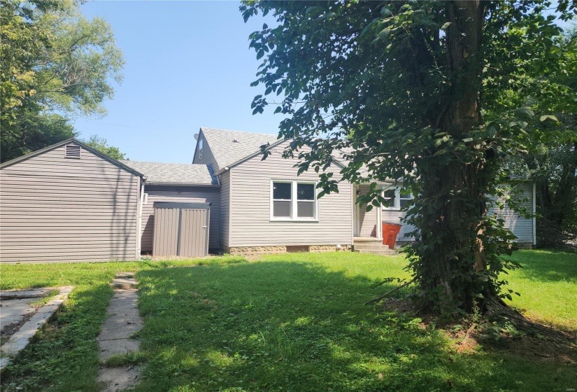 1304 Saint Louis Avenue, Vandalia, Illinois 62471, 2 Bedrooms Bedrooms, 8 Rooms Rooms,2 BathroomsBathrooms,Residential,For Sale,Saint Louis,MAR24049528