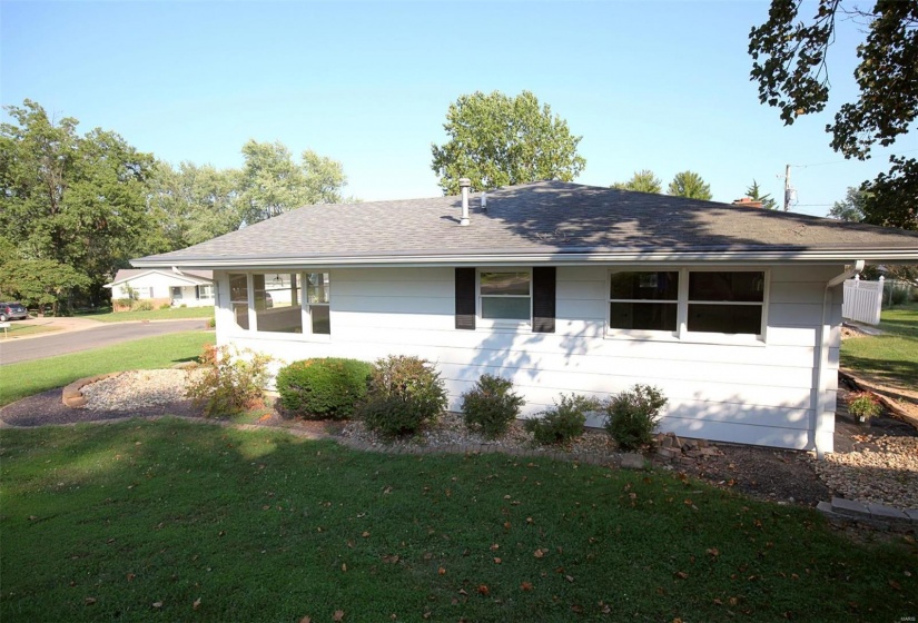 1404 Morning Glory Drive, Vandalia, Illinois 62471, 3 Bedrooms Bedrooms, 8 Rooms Rooms,3 BathroomsBathrooms,Residential,For Sale,Morning Glory,MAR24055263