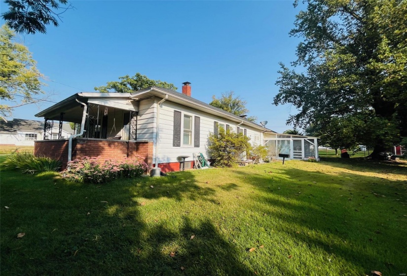 1729 W ST LOUIS AVE, Vandalia, Illinois 62471, 2 Bedrooms Bedrooms, 5 Rooms Rooms,1 BathroomBathrooms,Residential,For Sale,W ST LOUIS AVE,MAR24058255