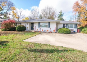 811 8th Street, Vandalia, Illinois 62471, 2 Bedrooms Bedrooms, 10 Rooms Rooms,3 BathroomsBathrooms,Residential,For Sale,8th,MAR24069187