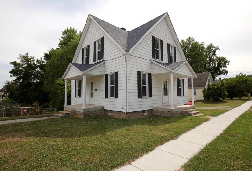 231 5th Street, Vandalia, Illinois 62471, 4 Bedrooms Bedrooms, 7 Rooms Rooms,2 BathroomsBathrooms,Residential,For Sale,5th,MAR24040736