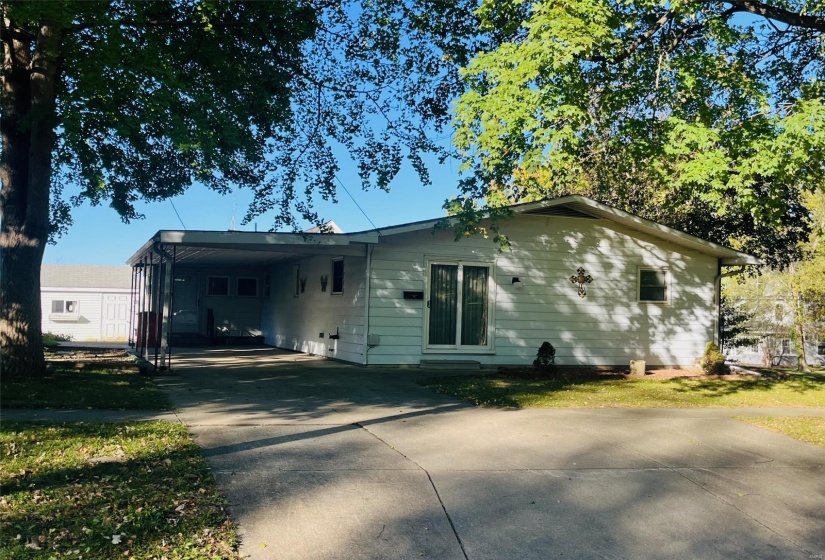 331 S 6TH ST, Vandalia, Illinois 62471, 3 Bedrooms Bedrooms, 9 Rooms Rooms,2 BathroomsBathrooms,Residential,For Sale,S 6TH ST,MAR24065616