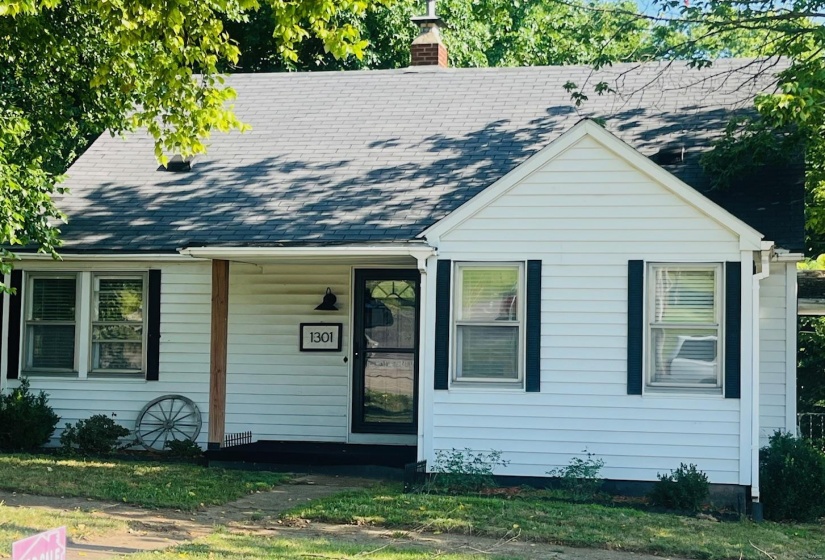 1301 W Randolph St, Vandalia, Illinois 62471, 3 Bedrooms Bedrooms, 6 Rooms Rooms,1 BathroomBathrooms,Residential,For Sale,W Randolph St,MAR24040240