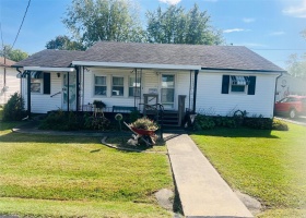 207 W EIGHTH Street, St Elmo, Illinois 62458, 4 Bedrooms Bedrooms, 8 Rooms Rooms,2 BathroomsBathrooms,Residential,For Sale,W EIGHTH,MAR24062221